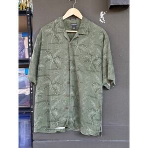 St. John’s Bay 100% Silk Shirt Men’s Medium Button Up Green Embossed Hawaiian
